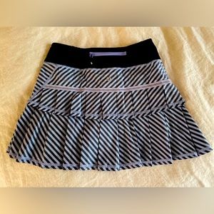 Lululemon Run Pacesetter tennis skort size 2 charcoal gray/ blue gray stripe.